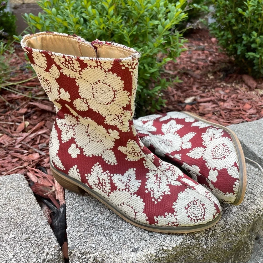 Joyfolie Red Floral Wren Booties - Girls Size 1